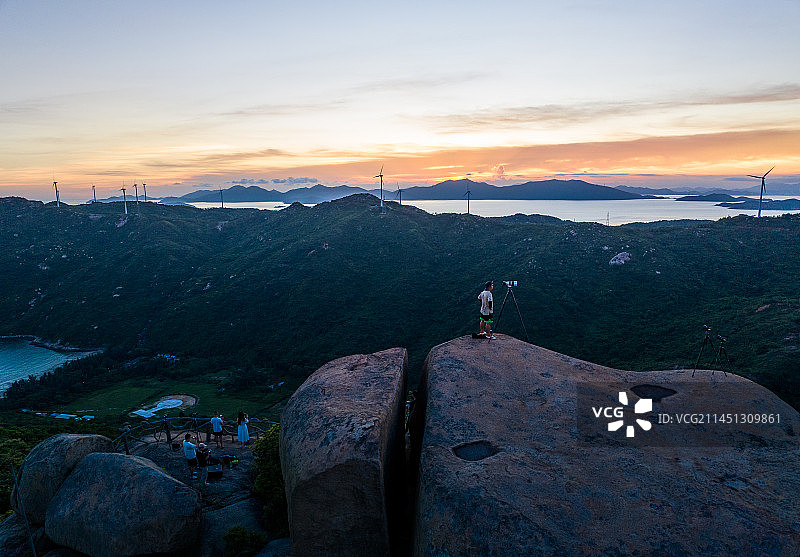 江门川山群岛上川岛海岛风力发电航拍图片素材