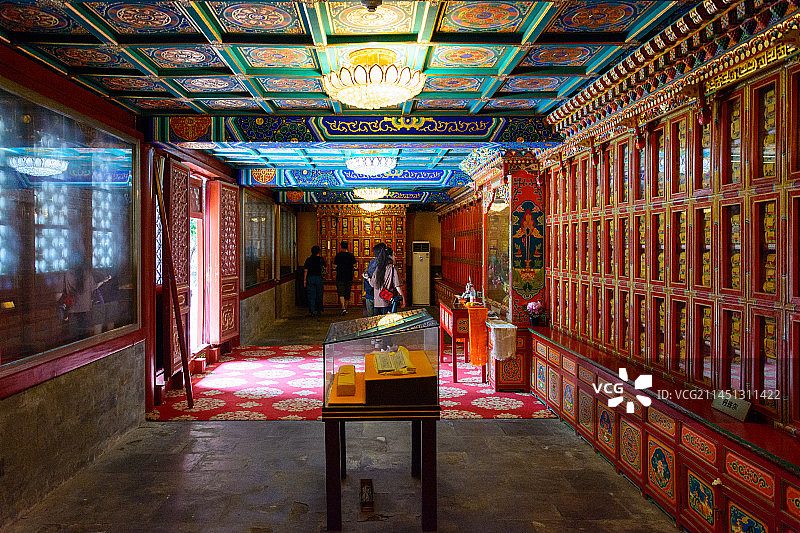 北京西黄寺慧香阁藏经殿内图片素材
