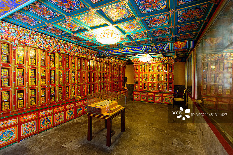 北京西黄寺慧香阁藏经殿内图片素材