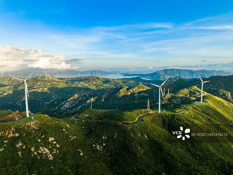 广东江门川山群岛上川岛海岛日出风力发电航拍图片素材