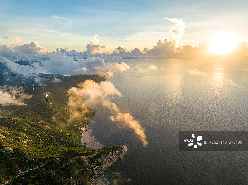 广东江门川山群岛上川岛海岛日出风力发电航拍图片素材