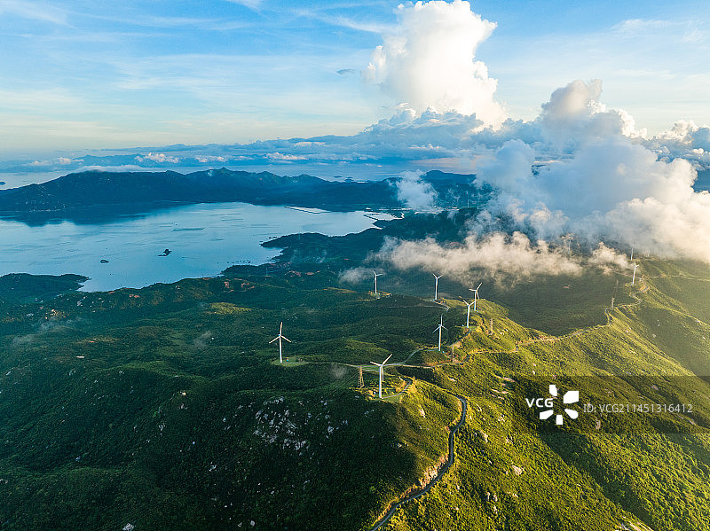 广东江门川山群岛上川岛海岛日出风力发电航拍图片素材