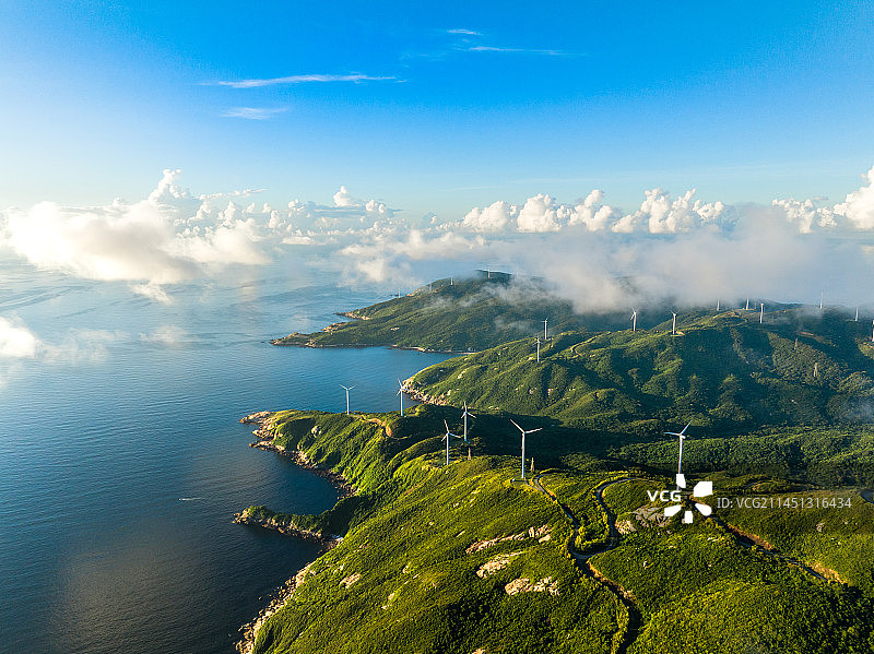 广东江门川山群岛上川岛海岛日出风力发电航拍图片素材