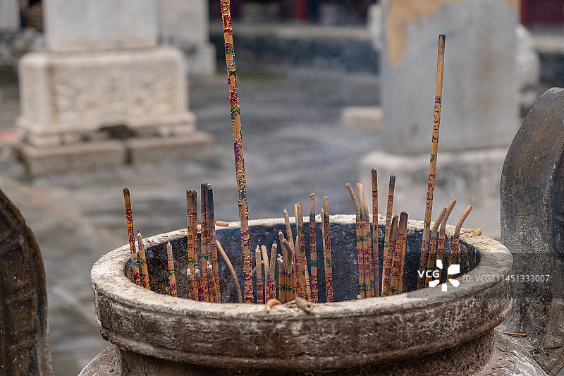 寺庙里的香炉图片素材