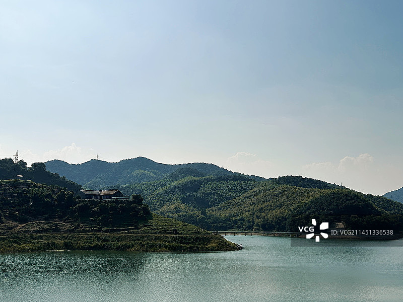 一个绿色的水库图片素材