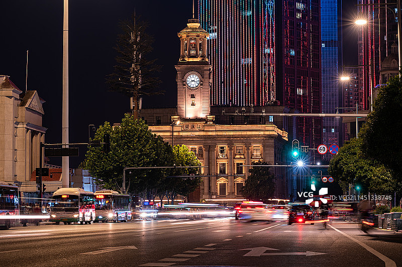 武汉江汉关城市夜景车流图片素材