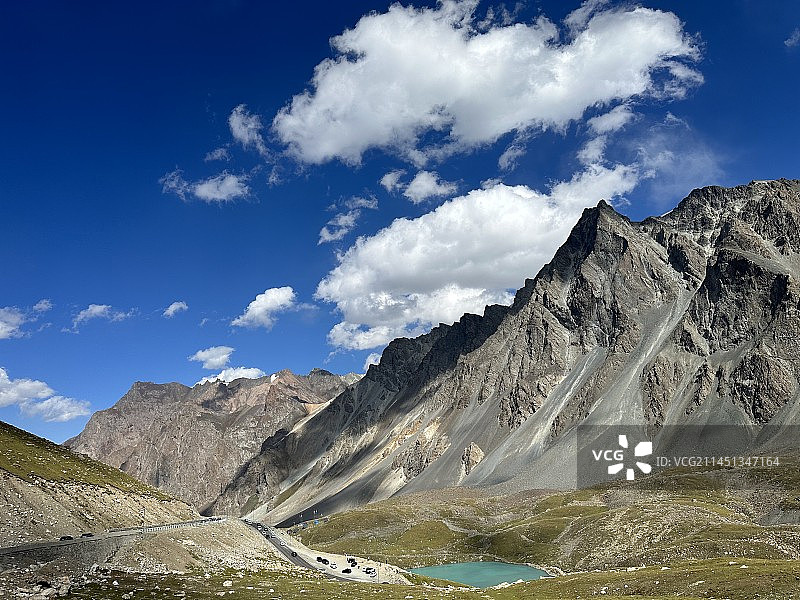 高原上的公路图片素材