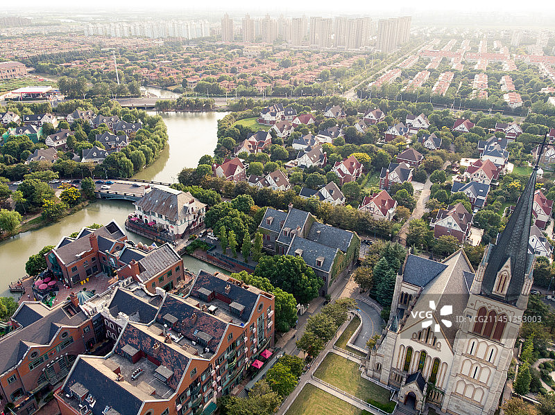 上海松江区泰晤士小镇的英伦风格建筑群图片素材