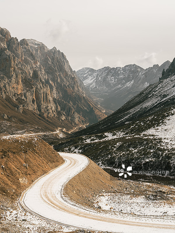 甘南扎尕那石头山甘南藏族自治区江迭公路图片素材