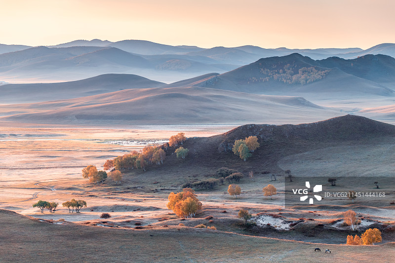 坝上草原乌兰布统敖包图秋季日出图片素材