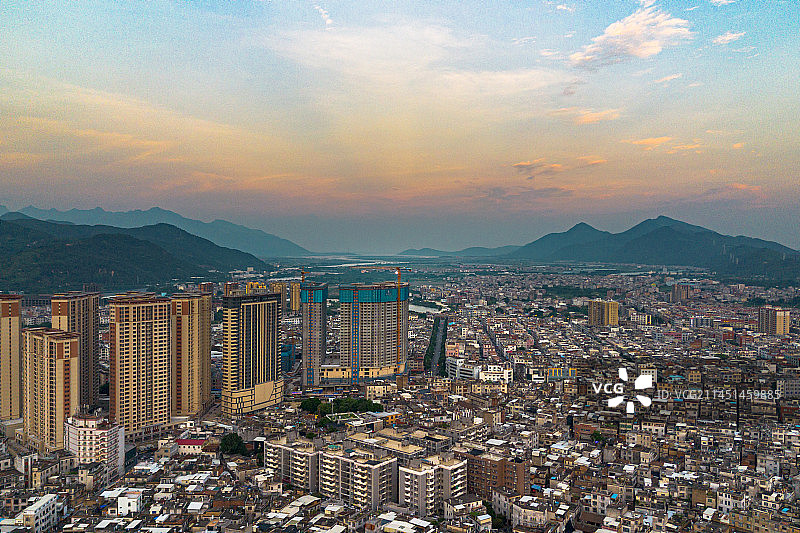 傍晚城市景观高角度图片素材