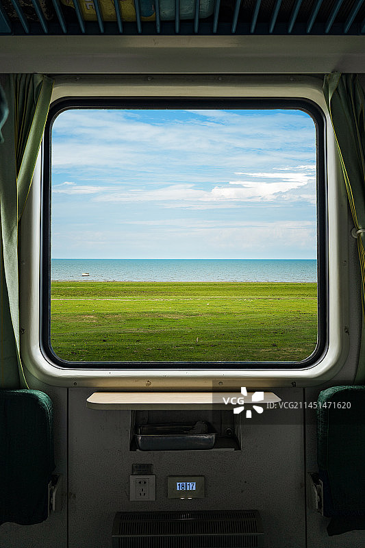 火车车窗外的风景图片素材