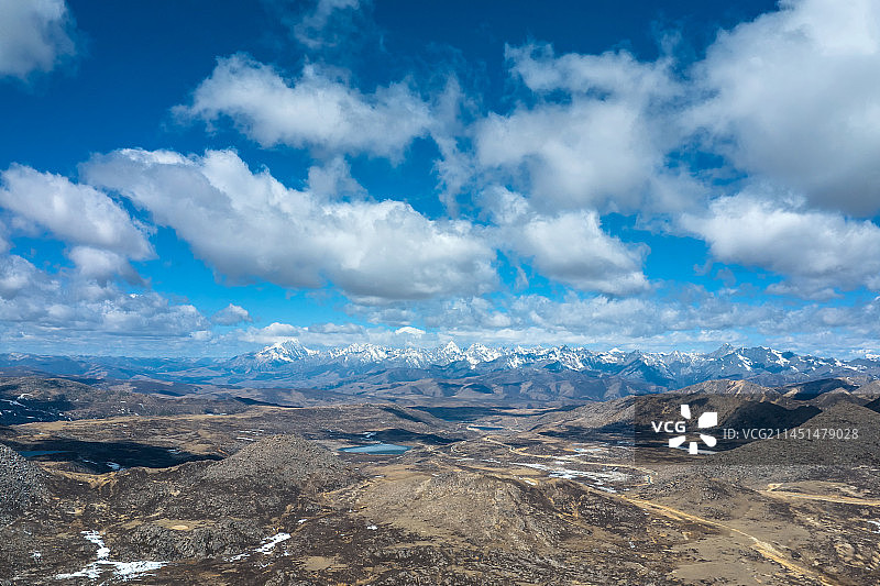 航拍雪山丘陵风光图片素材