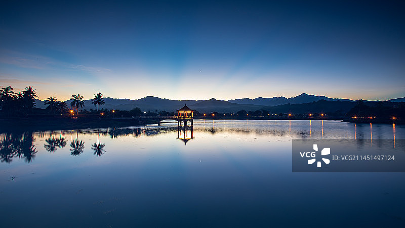 高雄美浓湖的清晨微光时刻图片素材