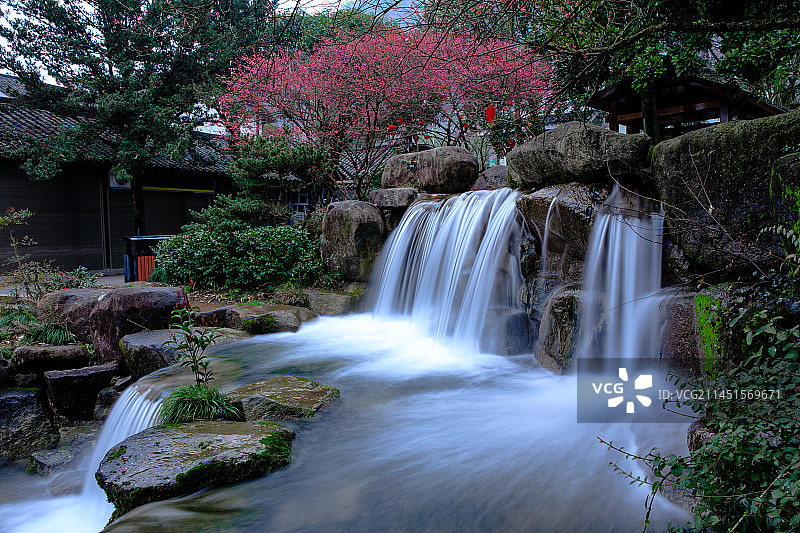 浙江兰溪地下长河梅花瀑布流水唯美风光图片素材