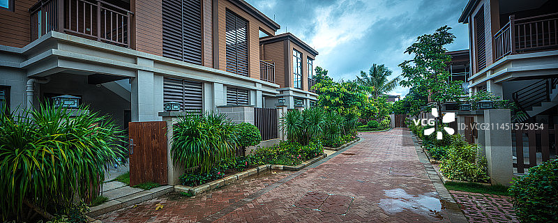 别墅门口街道图片素材