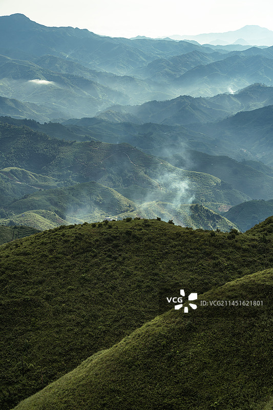 层峦叠嶂山脊线云海图片素材