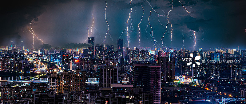 南昌暴雨图片素材