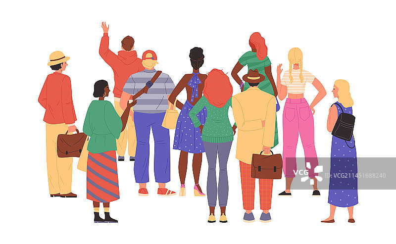 一群好奇的人背靠着墙站立图片素材