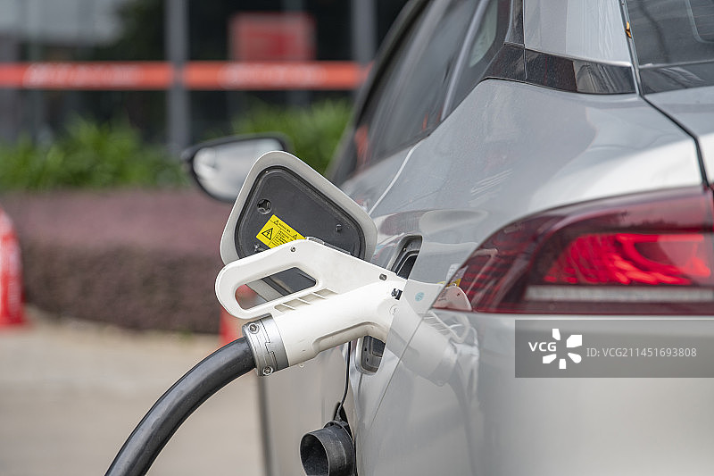 电动汽车正在充电图片素材