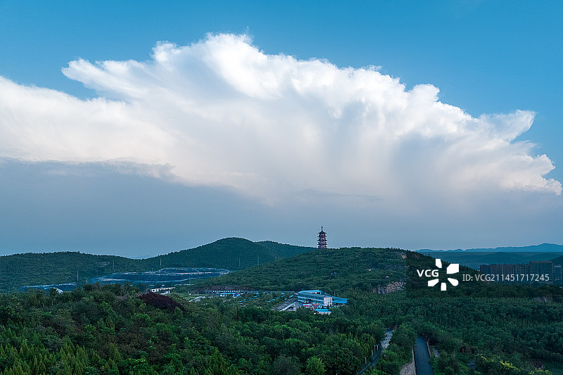 红旗渠塔上白云艳图片素材