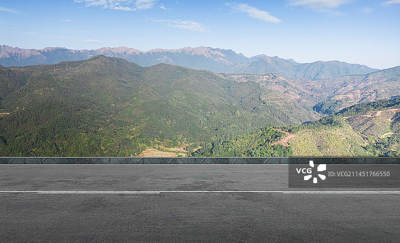 山上的公路图片素材