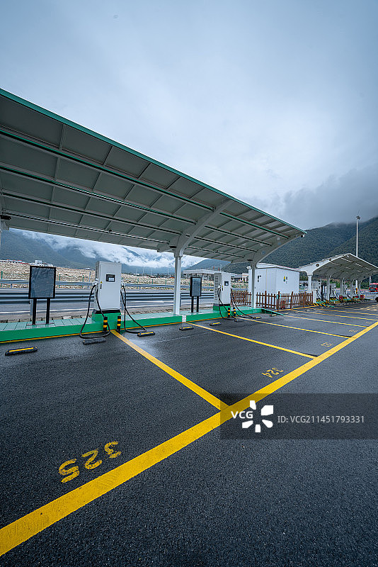 冕宁服务区充电站图片素材