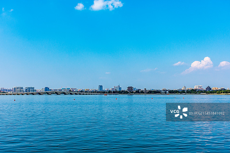 东昌湖畔清凉初秋美景23.08图片素材