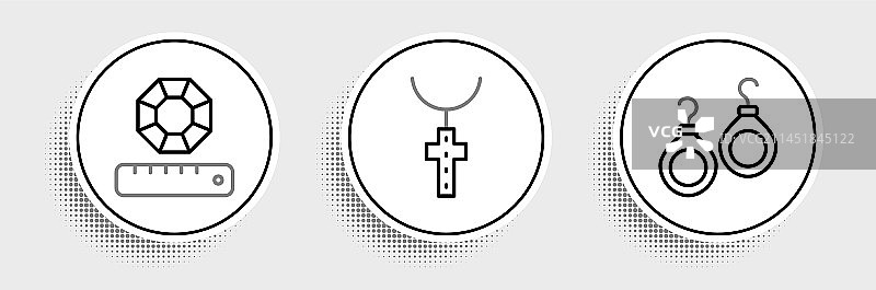 耳饰宝石和基督教十字架图片素材