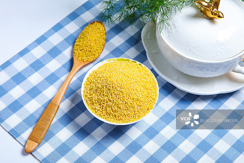 金灿灿的小米图片素材