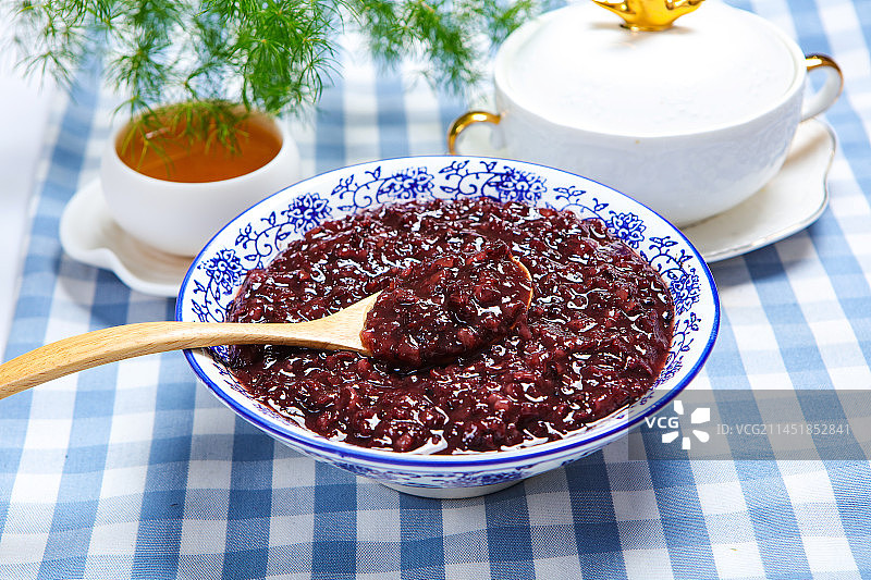 营养美味的紫米粥图片素材