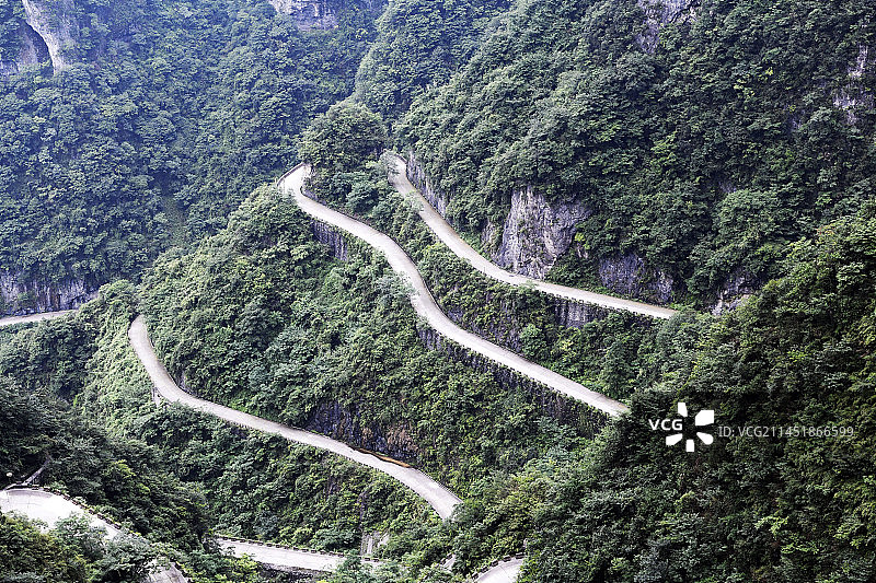 天下第一公路奇观：湖南张家界天门山盘山路 共99道弯 有“通天大道”之称图片素材
