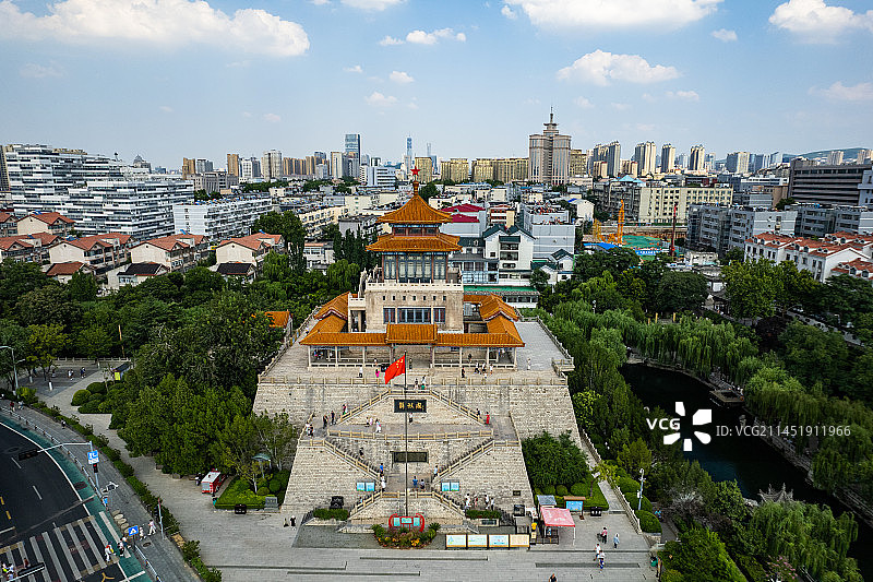山东济南夏季航拍解放阁图片素材