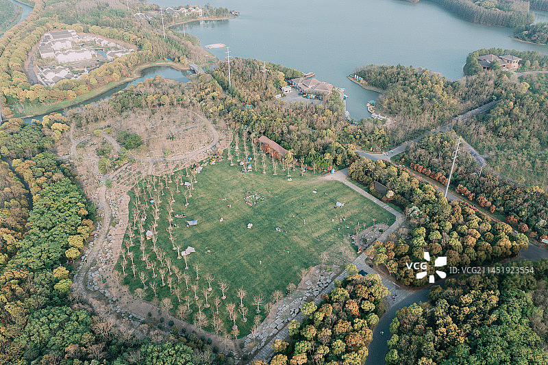 航拍上海海湾国家森林公园大草坪图片素材