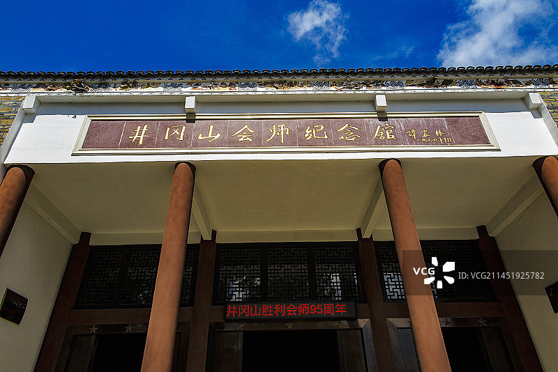 井冈山会师纪念馆，井冈山朱毛会师纪念馆的会师雕塑墙，朱德毛泽东握手雕像，会师纪念馆馆藏图片素材