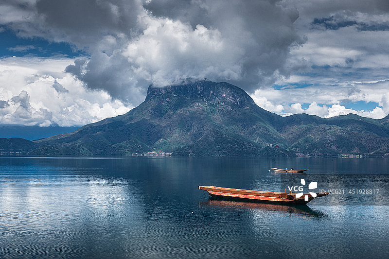 天空之境泸沽湖图片素材