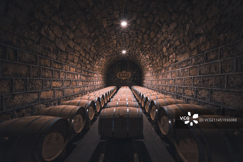 云南红酒庄酒窖图片素材