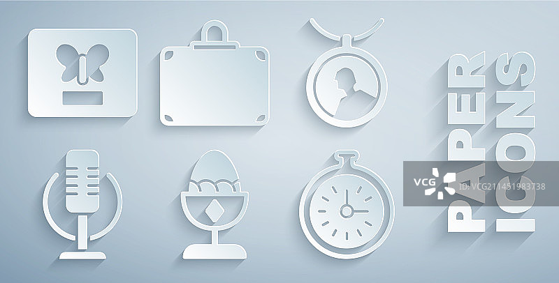 支架上的鸡蛋小盒项链套装图片素材