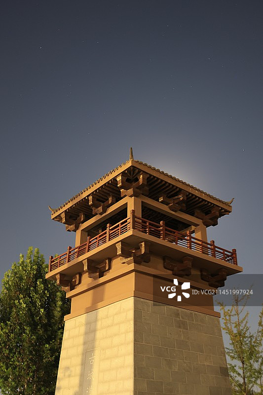 月下楼阁图片素材