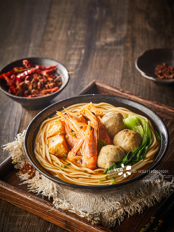 虾仁肉丸面图片素材