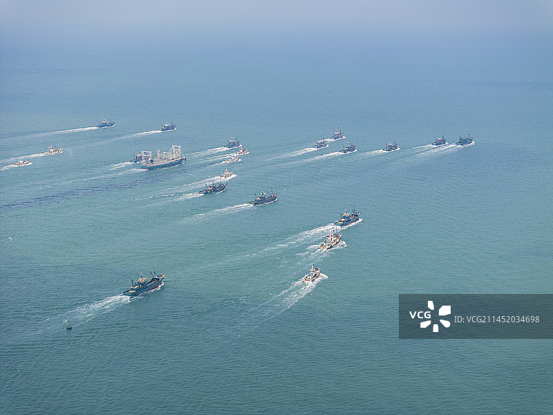 山东威海远遥码头开海的壮观场景图片素材