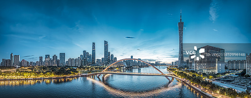中国广州市中心城市天际线和珠江图片素材