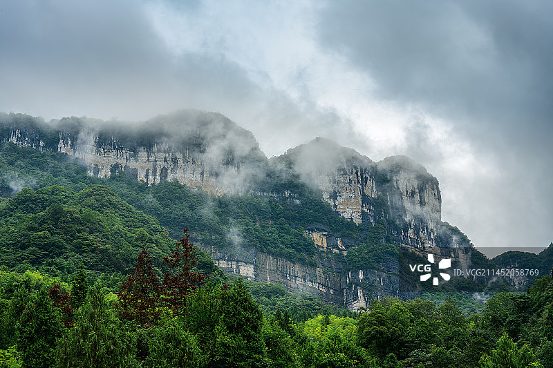 云雾缭绕金佛山图片素材