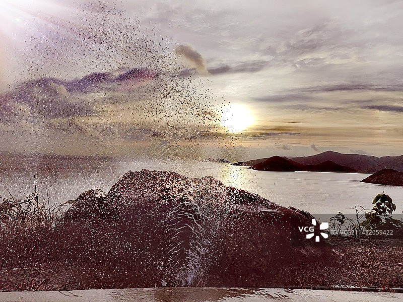 赏长涂岛上的晨曦～恰遇水管爆了～又是一番别样的风景图片素材