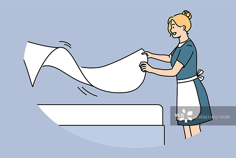 女佣整理床铺，准备酒店图片素材