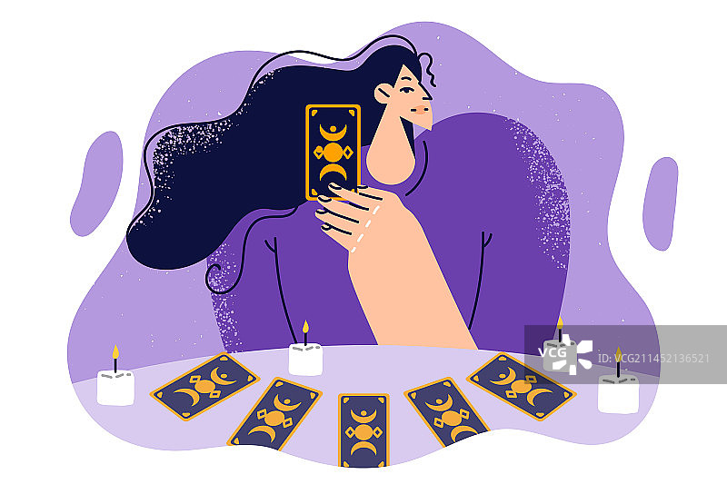 用塔罗牌占卜的女人图片素材