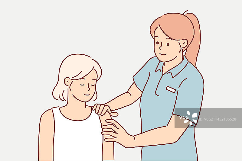 女健身教练按摩肩膀图片素材