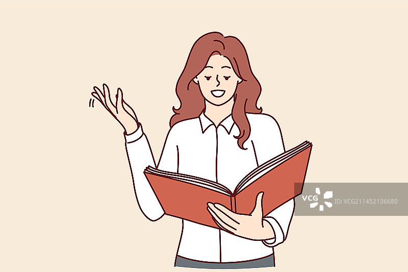女人微笑着读书练习图片素材