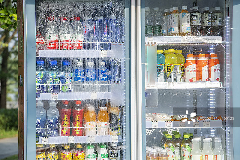 冰箱里的饮料图片素材
