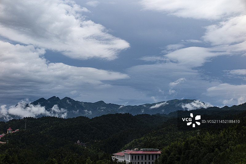 革命圣地井冈山，井冈山茨坪，井冈山五指峰风光，云雾中的井冈山图片素材